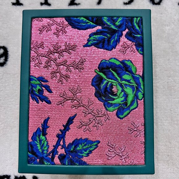 Gucci YA157402 Grip 35MM Unisex Bordeaux Alligator Strap Leather Gold PVD Watch - Picture 2 of 13